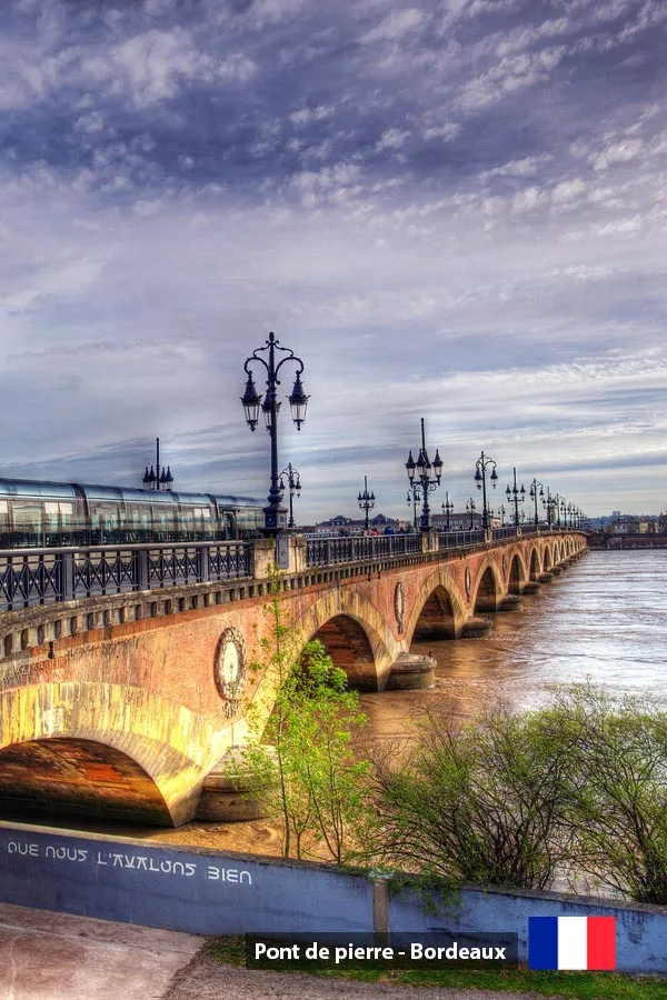 Pont de pierre Bordeaux 118kb PUBLISH jpg